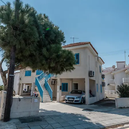 Escape Beachfront شقة