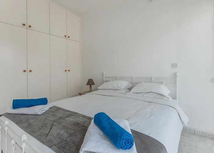 Escape Beachfront بيلا